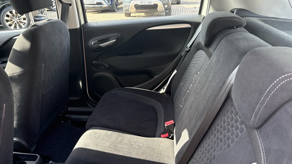 Fiat Punto 1.4 Easy+ 5dr Petrol Hatchback - Image 16