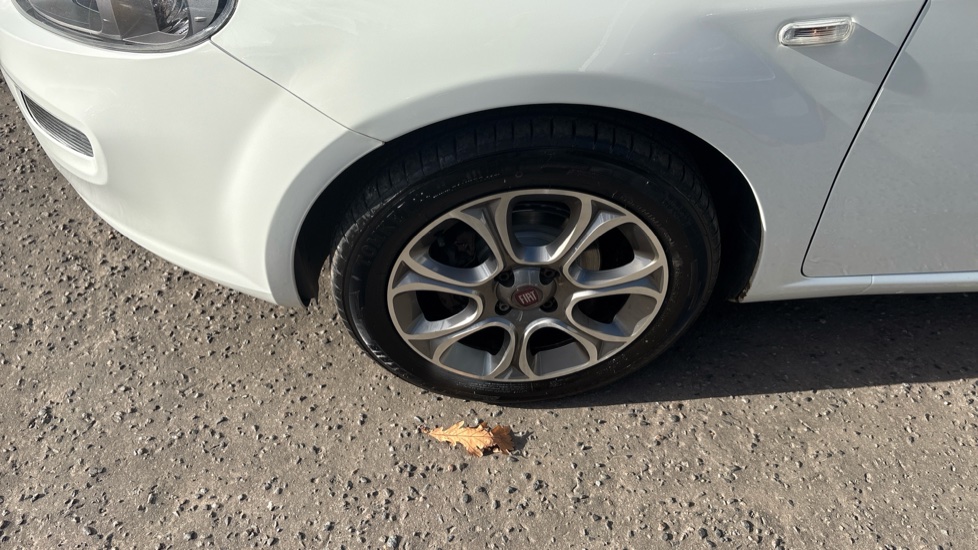 Fiat Punto 1.4 Easy+ 5dr Petrol Hatchback - Image 25