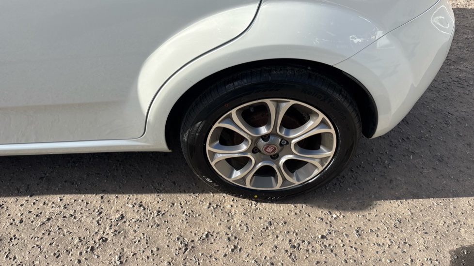 Fiat Punto 1.4 Easy+ 5dr Petrol Hatchback - Image 27