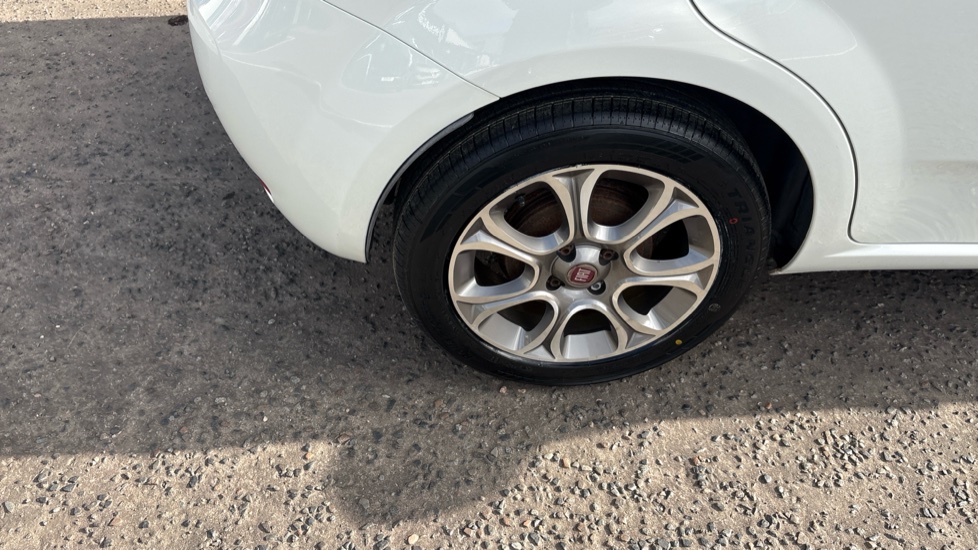 Fiat Punto 1.4 Easy+ 5dr Petrol Hatchback - Image 33