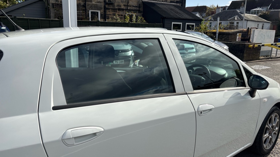 Fiat Punto 1.4 Easy+ 5dr Petrol Hatchback - Image 34