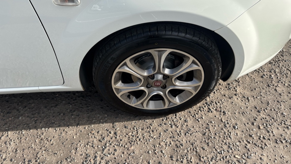 Fiat Punto 1.4 Easy+ 5dr Petrol Hatchback - Image 35