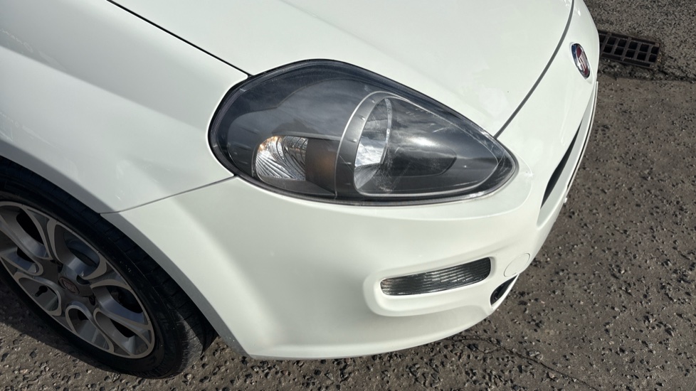 Fiat Punto 1.4 Easy+ 5dr Petrol Hatchback - Image 36