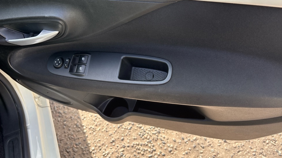 Fiat Punto 1.4 Easy+ 5dr Petrol Hatchback - Image 37
