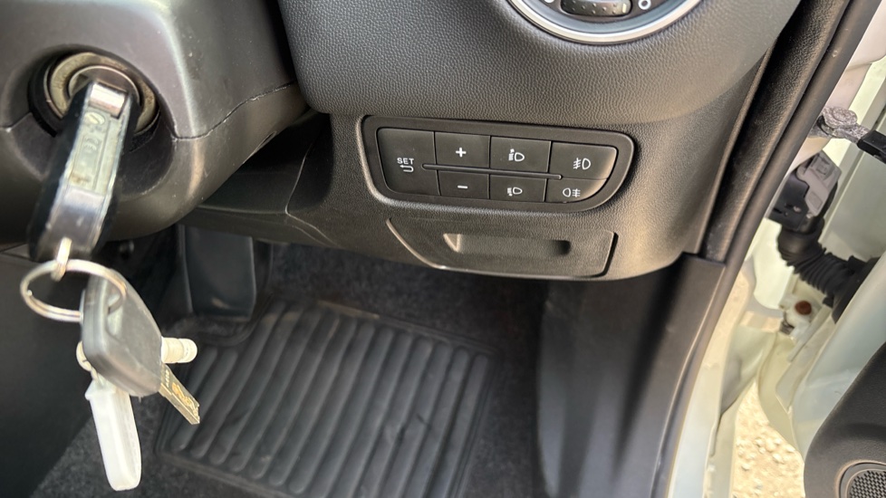 Fiat Punto 1.4 Easy+ 5dr Petrol Hatchback - Image 38