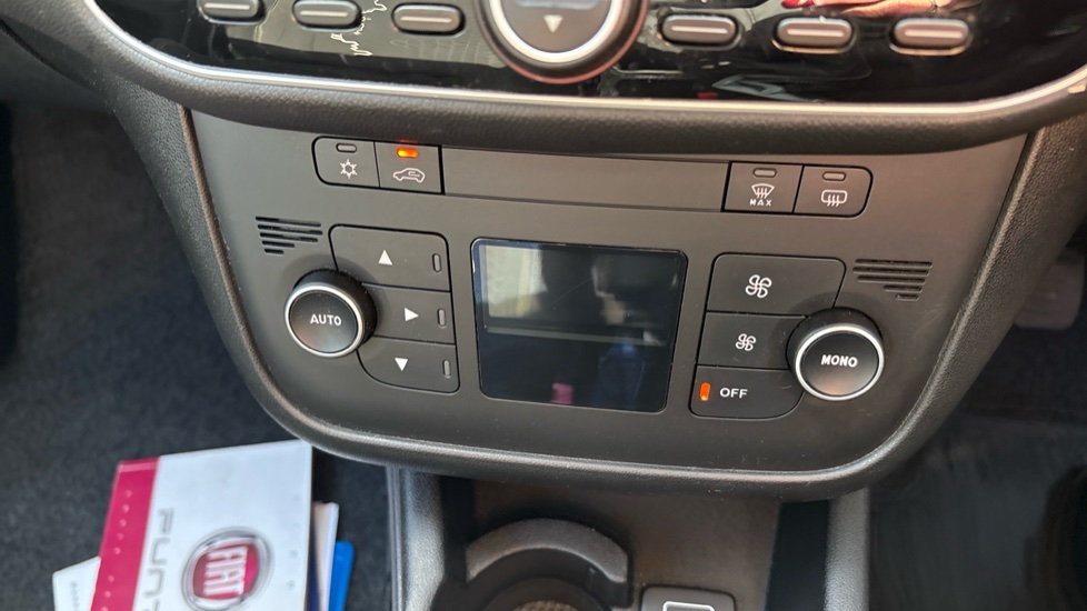 Fiat Punto 1.4 Easy+ 5dr Petrol Hatchback - Image 43