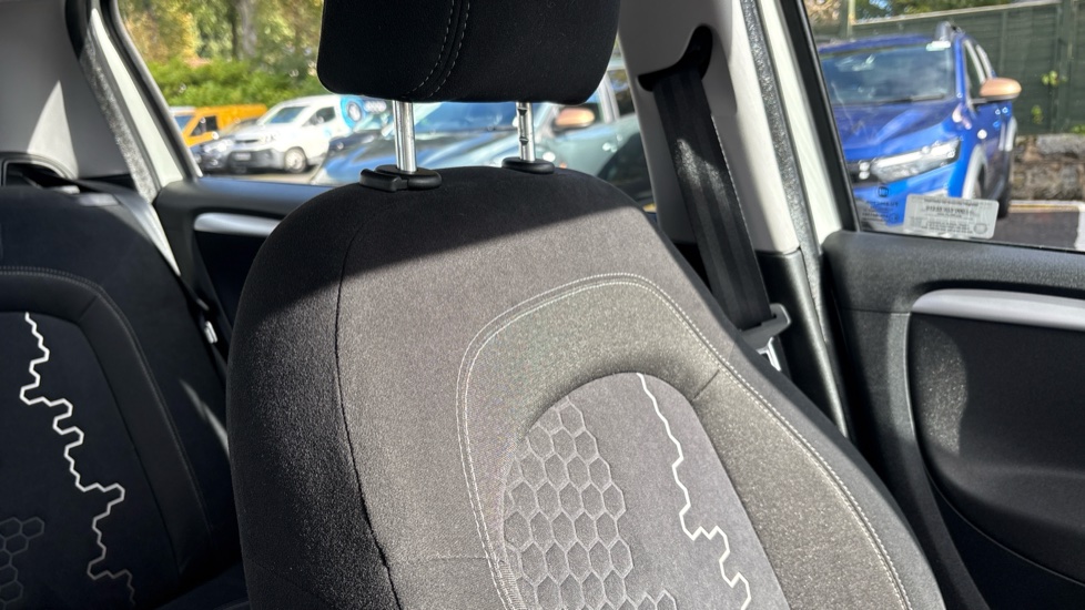 Fiat Punto 1.4 Easy+ 5dr Petrol Hatchback - Image 46