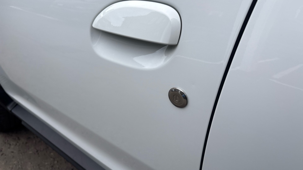 Dacia Duster 1.0 TCe 90 Expression 5dr Petrol Estate - Image 30
