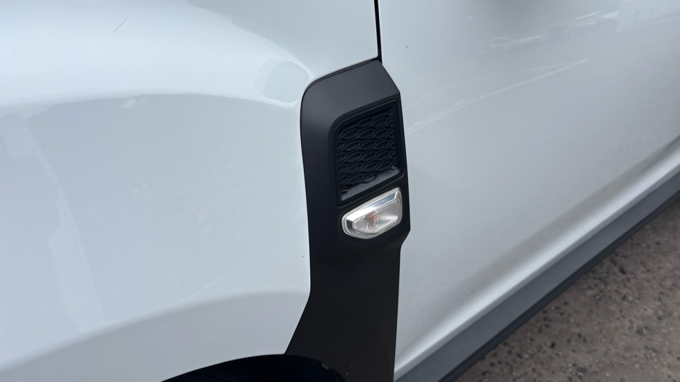 Dacia Duster 1.0 TCe 90 Expression 5dr Petrol Estate - Image 32