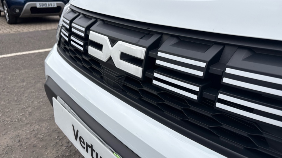 Dacia Duster 1.0 TCe 90 Expression 5dr Petrol Estate - Image 34