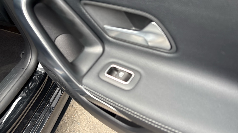 Mercedes-Benz CLA 220d AMG Line Premium Plus 5dr Tip Auto Diesel Estate - Image 25