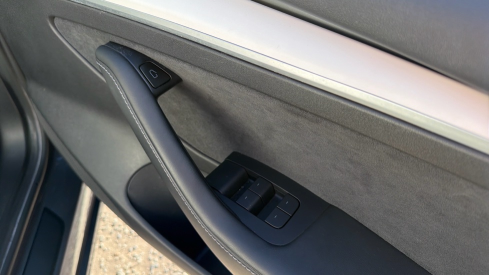 Tesla Model 3 Long Range AWD 4dr Auto Electric Saloon - Image 38