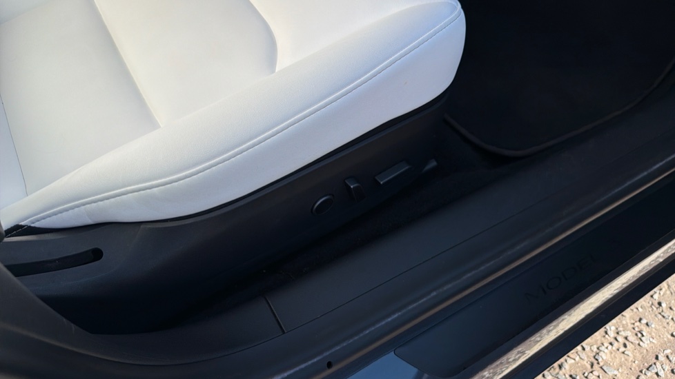 Tesla Model 3 Long Range AWD 4dr Auto Electric Saloon - Image 39