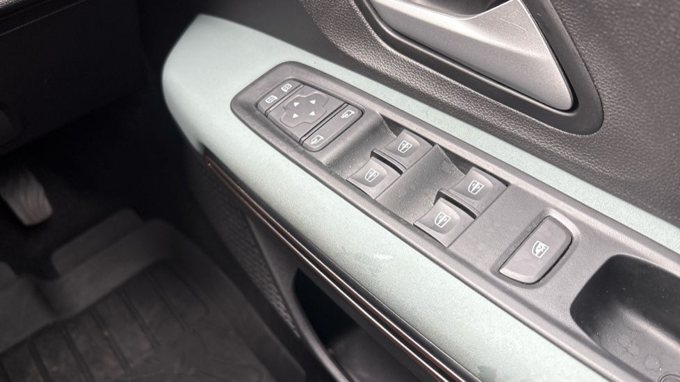 Dacia Sandero Stepway 1.0 TCe Extreme 5dr Petrol Hatchback - Image 17