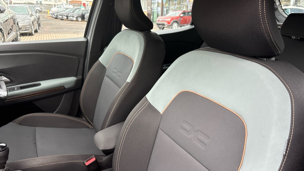 Dacia Sandero Stepway 1.0 TCe Extreme 5dr Petrol Hatchback - Image 31