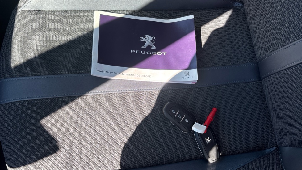 Peugeot 2008 1.2 PureTech Allure 5dr Petrol Estate - Image 19