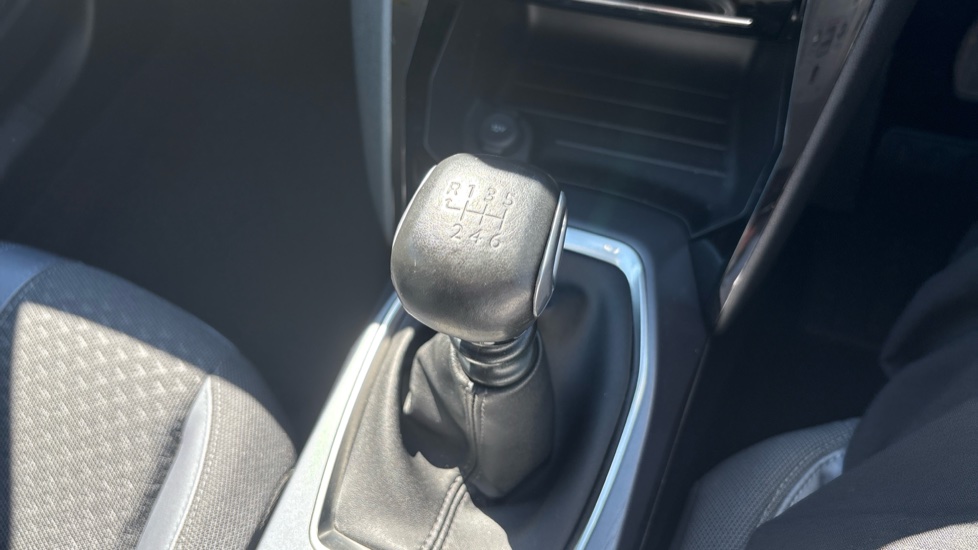 Peugeot 2008 1.2 PureTech Allure 5dr Petrol Estate - Image 27