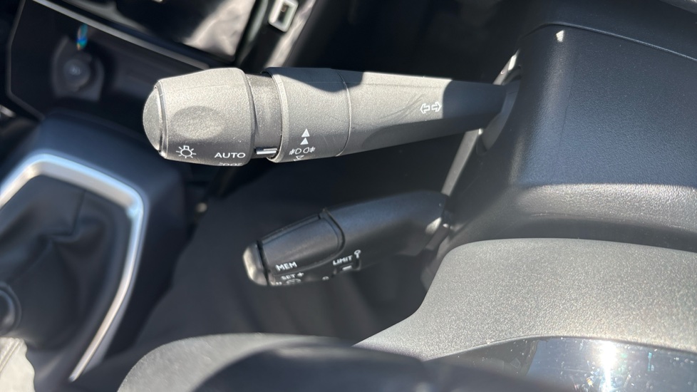 Peugeot 2008 1.2 PureTech Allure 5dr Petrol Estate - Image 31