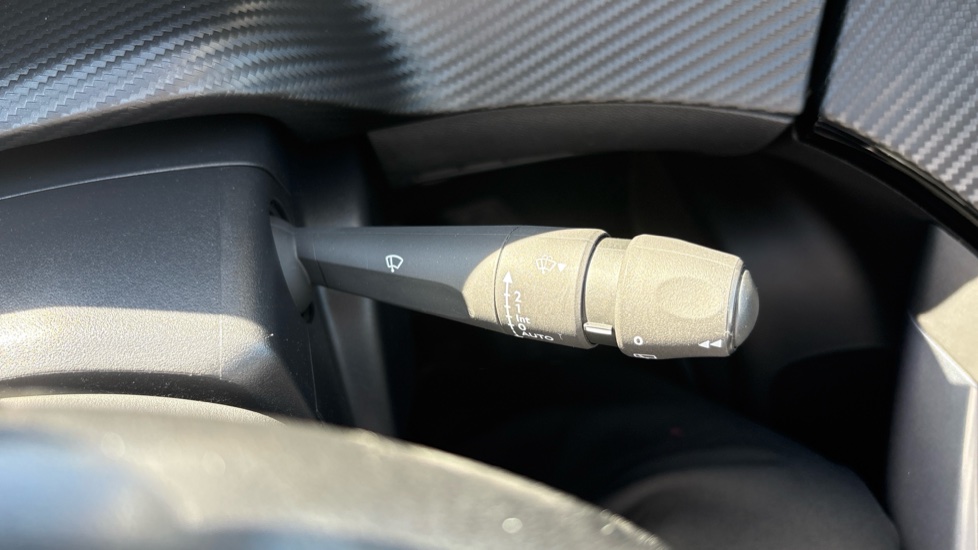 Peugeot 2008 1.2 PureTech Allure 5dr Petrol Estate - Image 32