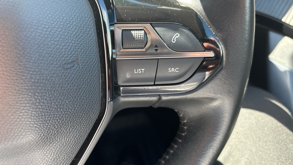 Peugeot 2008 1.2 PureTech Allure 5dr Petrol Estate - Image 34