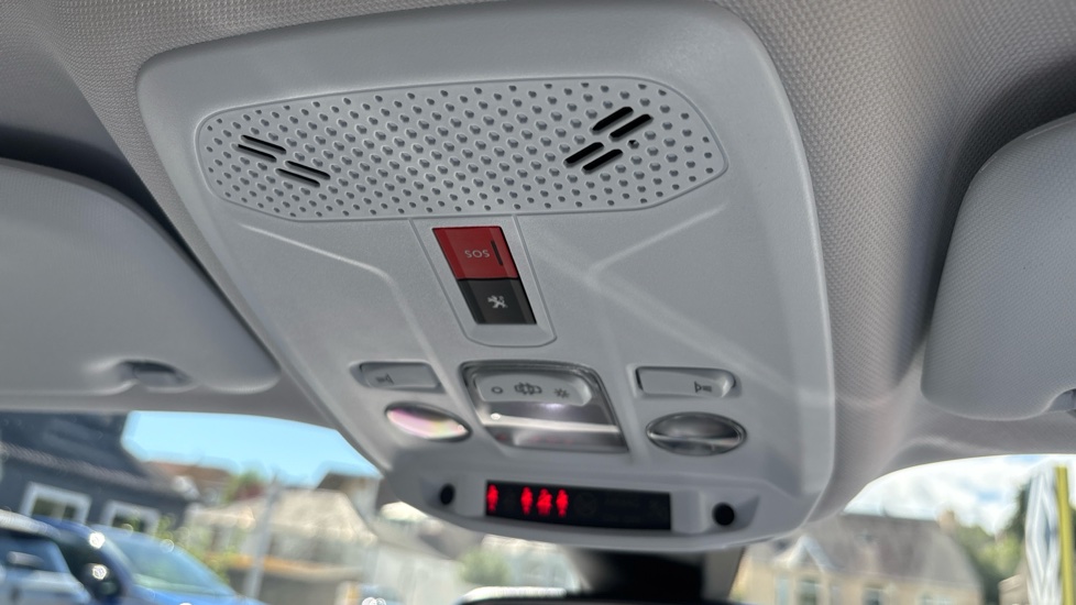 Peugeot 2008 1.2 PureTech Allure 5dr Petrol Estate - Image 37