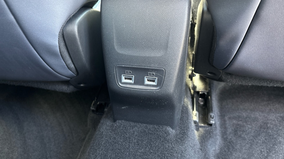 Peugeot 2008 1.2 PureTech Allure 5dr Petrol Estate - Image 45