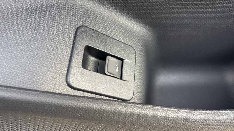 CUPRA Terramar 1.5 eTSI 150 V2 5dr DSG Petrol Hatchback - Image 38