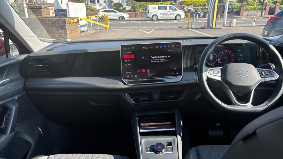 Volkswagen Tiguan 1.5 eTSI 150 Life Launch Edition 5dr DSG Petrol Estate - Image 10