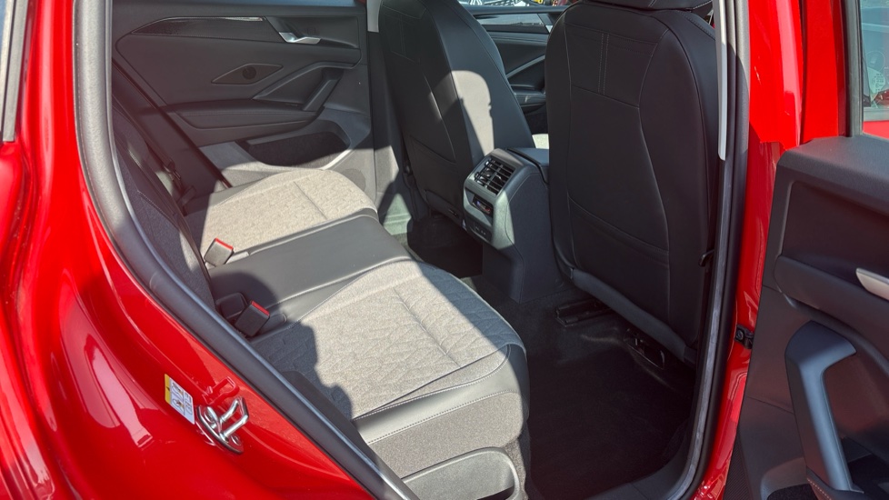 Volkswagen Tiguan 1.5 eTSI 150 Life Launch Edition 5dr DSG Petrol Estate - Image 16