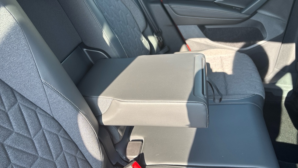 Volkswagen Tiguan 1.5 eTSI 150 Life Launch Edition 5dr DSG Petrol Estate - Image 31