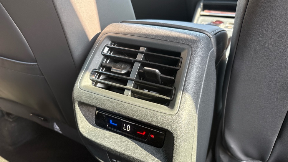 Volkswagen Tiguan 1.5 eTSI 150 Life Launch Edition 5dr DSG Petrol Estate - Image 33