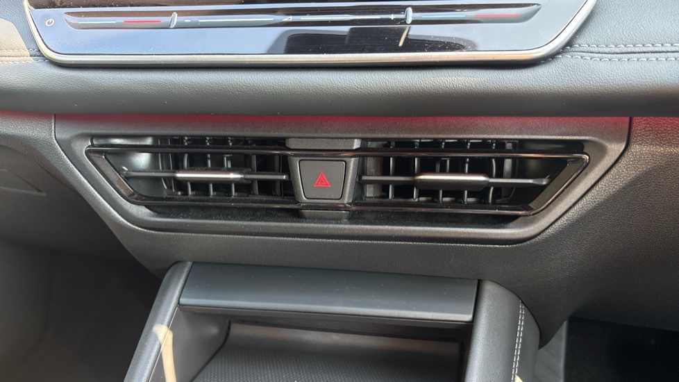 Volkswagen Tiguan 1.5 eTSI 150 Life Launch Edition 5dr DSG Petrol Estate - Image 47