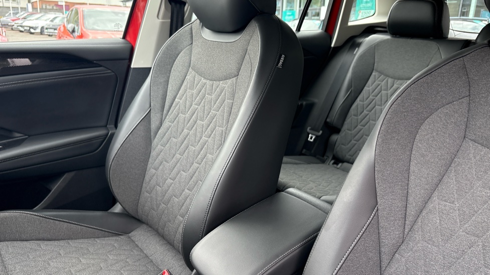 Volkswagen Tiguan 1.5 eTSI 150 Life Launch Edition 5dr DSG Petrol Estate - Image 62