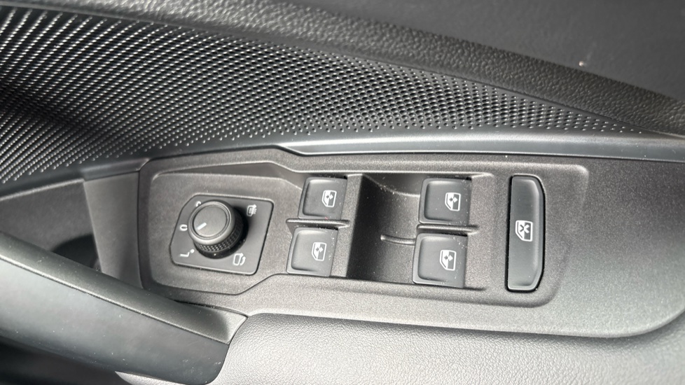 Volkswagen Tiguan 1.5 eTSI 150 Life Launch Edition 5dr DSG Petrol Estate - Image 63