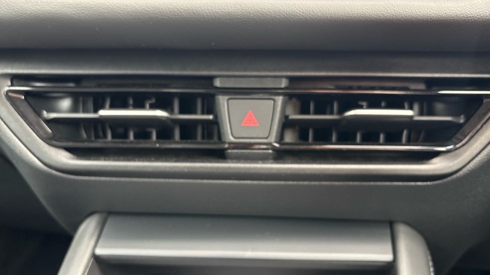 Volkswagen Tiguan 1.5 eTSI 150 Life Launch Edition 5dr DSG Petrol Estate - Image 69