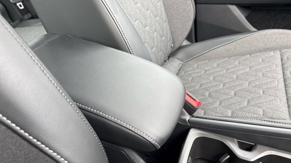 Volkswagen Tiguan 1.5 eTSI 150 Life Launch Edition 5dr DSG Petrol Estate - Image 73