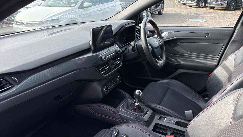Ford Focus 1.0 EcoBoost 125 ST-Line X 5dr Petrol Hatchback - Image 9
