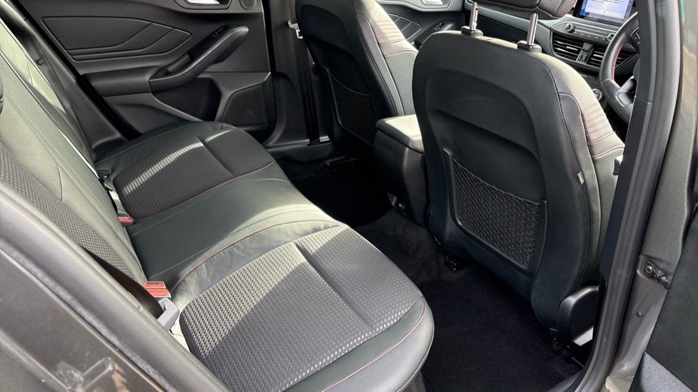 Ford Focus 1.0 EcoBoost 125 ST-Line X 5dr Petrol Hatchback - Image 16