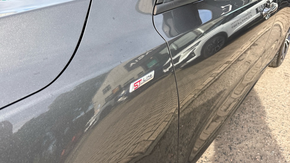 Ford Focus 1.0 EcoBoost 125 ST-Line X 5dr Petrol Hatchback - Image 25