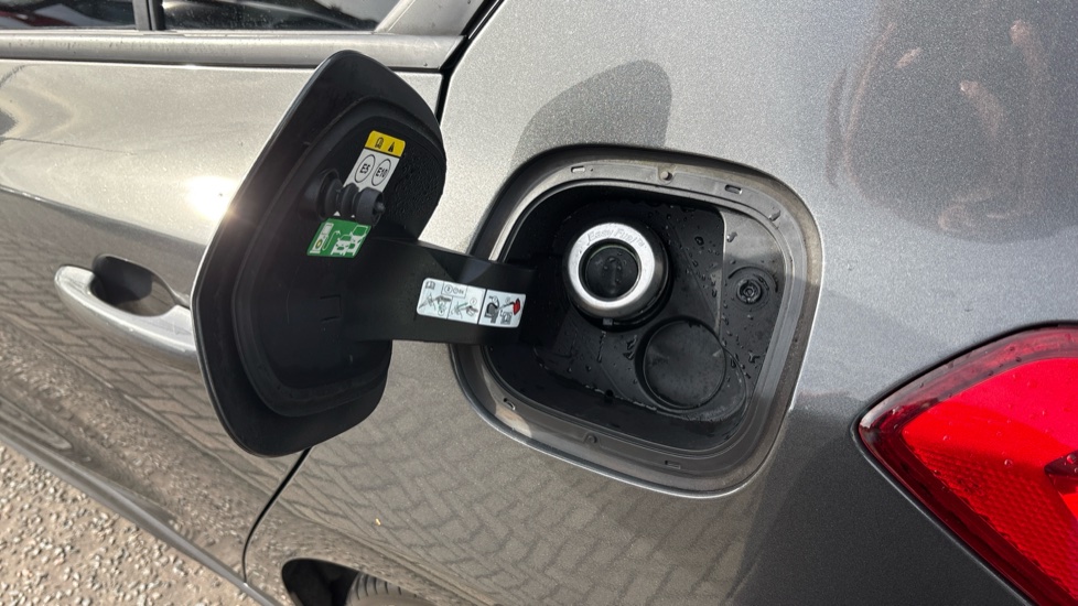 Ford Focus 1.0 EcoBoost 125 ST-Line X 5dr Petrol Hatchback - Image 28