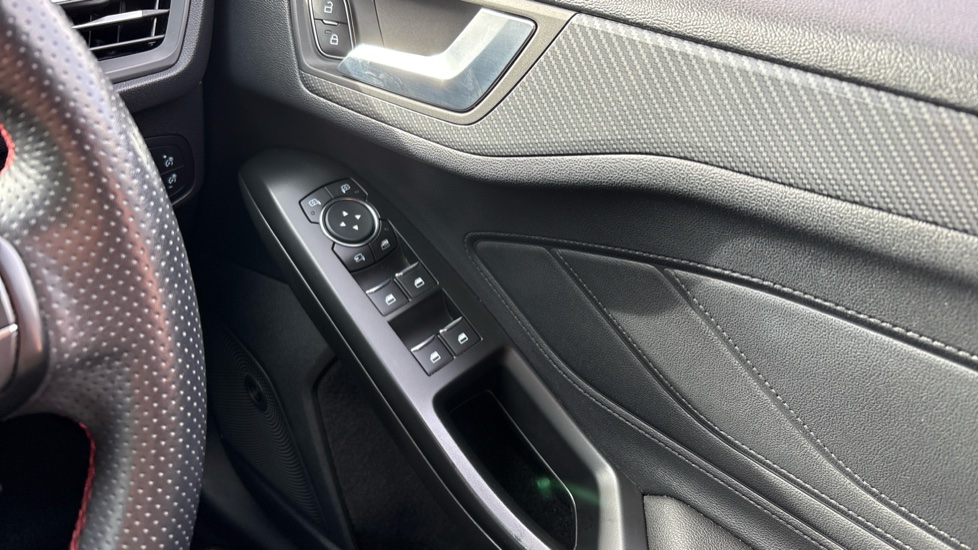 Ford Focus 1.0 EcoBoost 125 ST-Line X 5dr Petrol Hatchback - Image 34