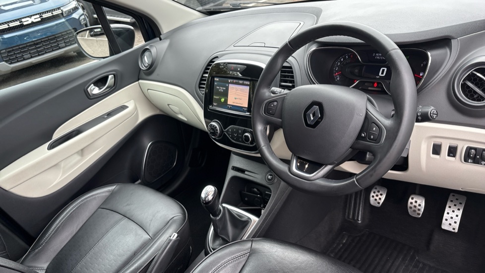 Renault Captur 0.9 TCE 90 GT Line 5dr Petrol Hatchback - Image 11