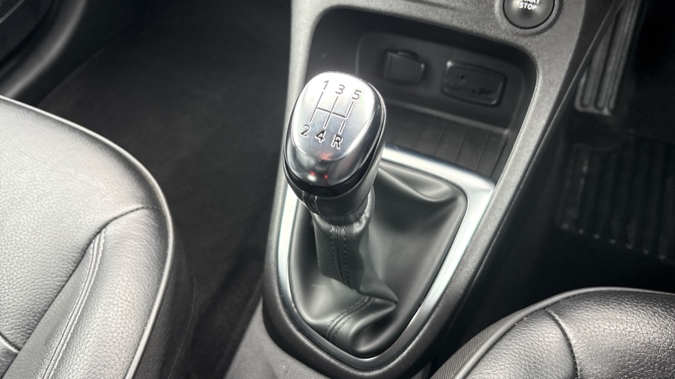 Renault Captur 0.9 TCE 90 GT Line 5dr Petrol Hatchback - Image 13