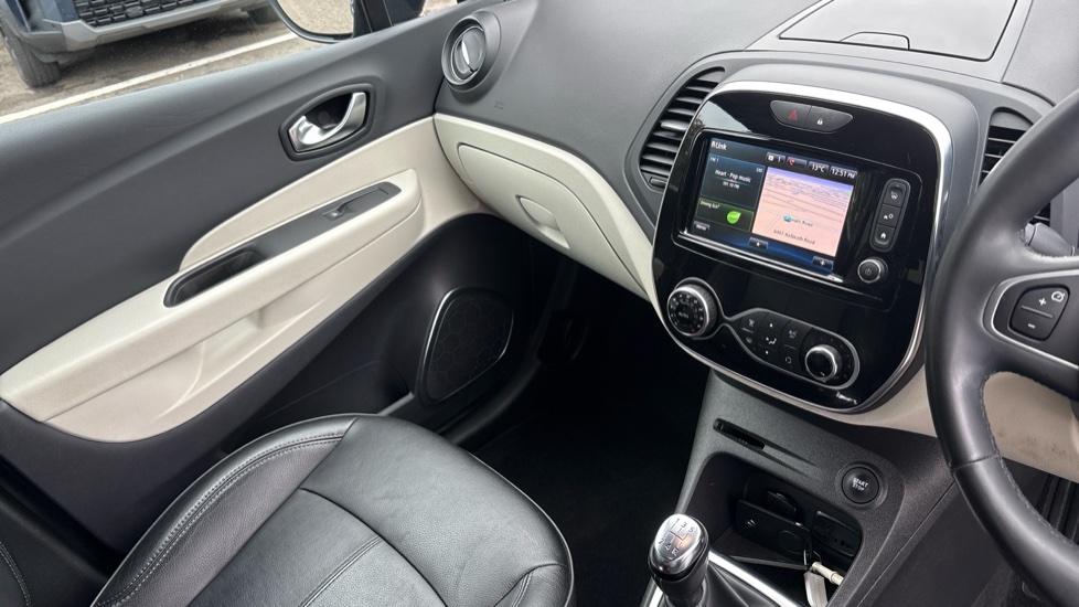 Renault Captur 0.9 TCE 90 GT Line 5dr Petrol Hatchback - Image 14