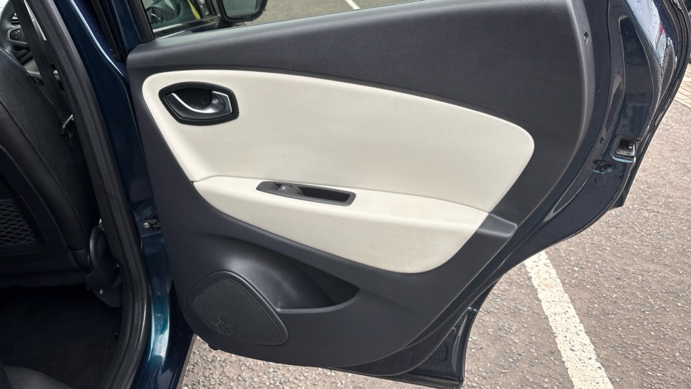 Renault Captur 0.9 TCE 90 GT Line 5dr Petrol Hatchback - Image 39