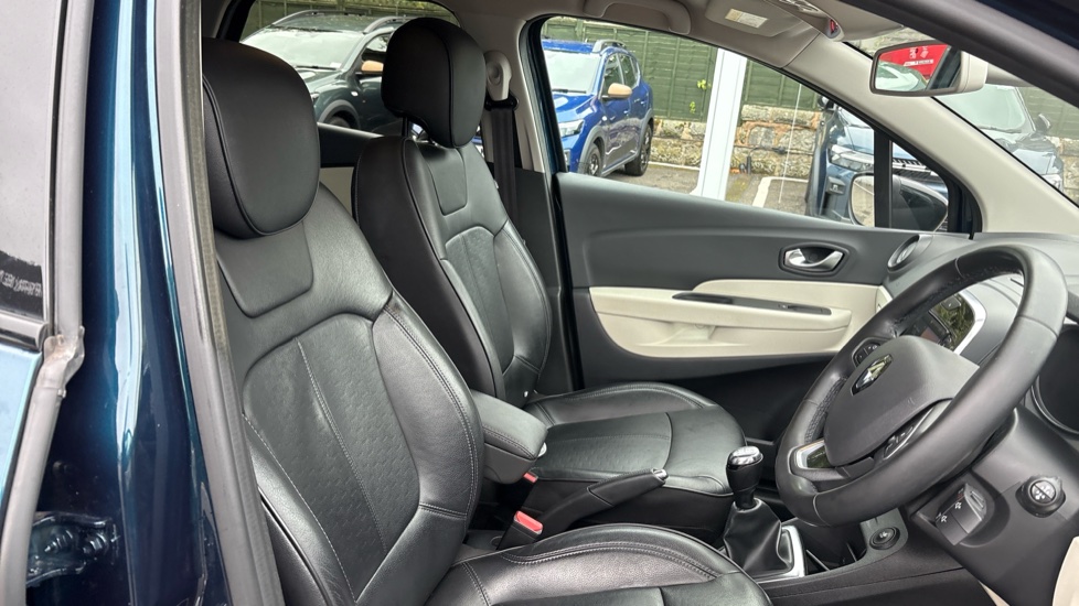 Renault Captur 0.9 TCE 90 GT Line 5dr Petrol Hatchback - Image 46
