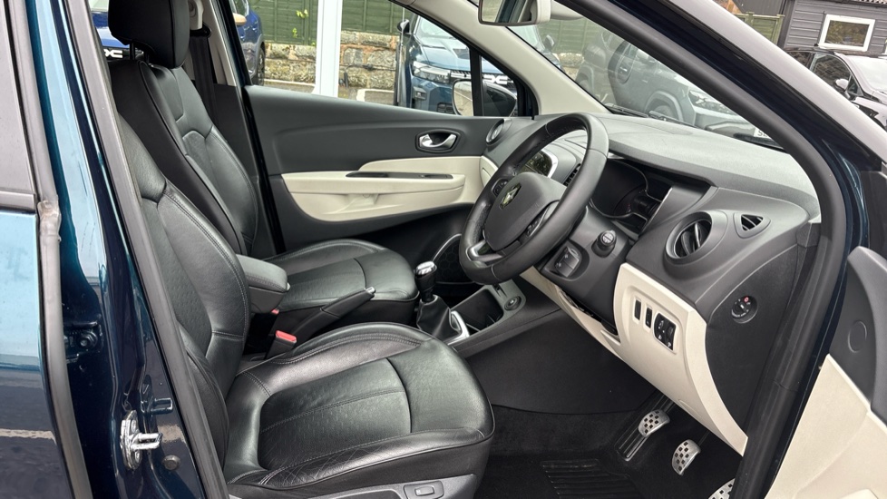 Renault Captur 0.9 TCE 90 GT Line 5dr Petrol Hatchback - Image 47