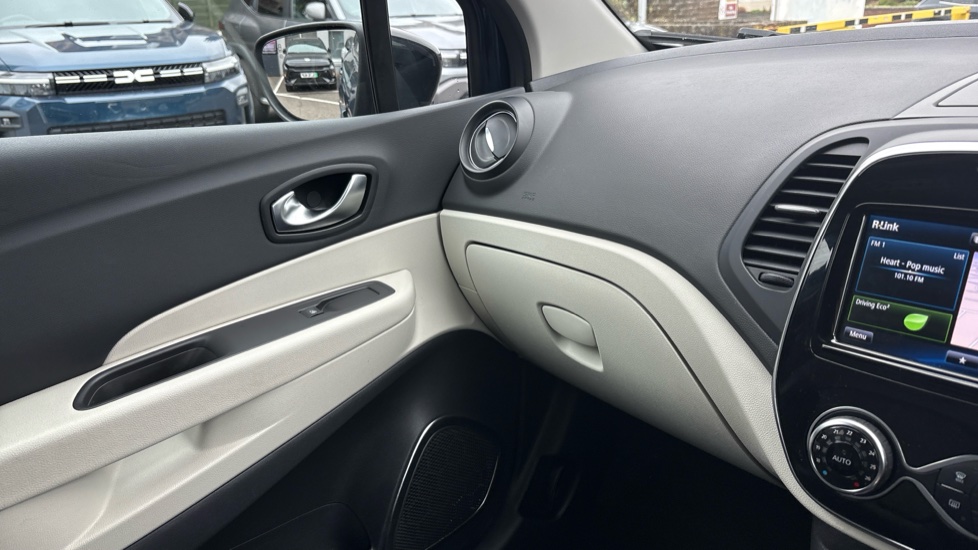Renault Captur 0.9 TCE 90 GT Line 5dr Petrol Hatchback - Image 65