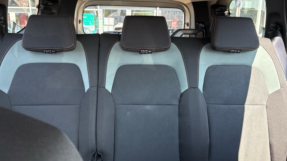 Dacia Jogger 1.8 HEV Extreme 5dr Auto Hybrid Estate - Image 15