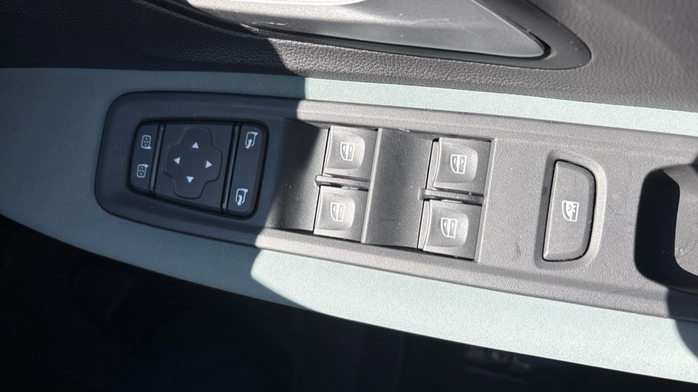 Dacia Jogger 1.8 HEV Extreme 5dr Auto Hybrid Estate - Image 25